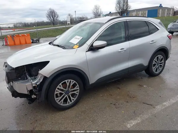 1FMCU9H66LUB18240 2020 FORD ESCAPE - Image 2