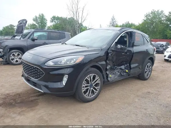 1FMCU9H66LUC14241 2020 FORD ESCAPE - Image 2