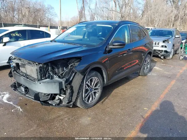 1FMCU9H67LUA10760 2020 FORD ESCAPE - Image 2