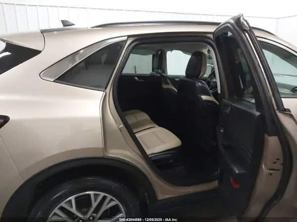 1FMCU9H67MUB05563 2021 FORD ESCAPE - Image 8