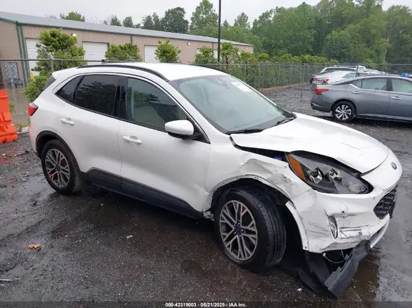 1FMCU9H68LUB16781 2020 FORD ESCAPE - Image 1