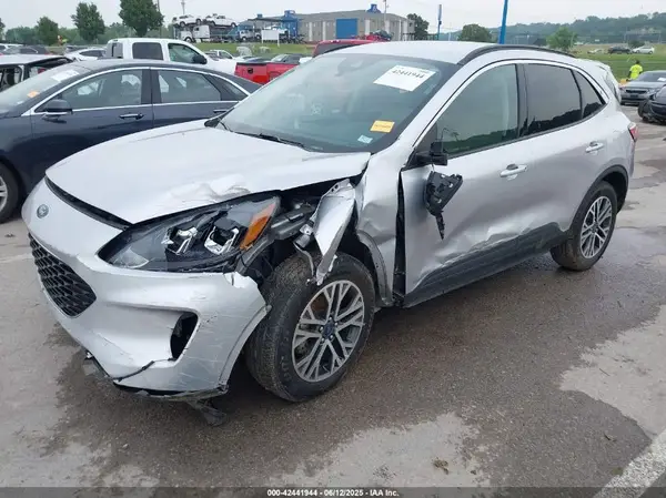 1FMCU9H68LUB42779 2020 FORD ESCAPE - Image 2
