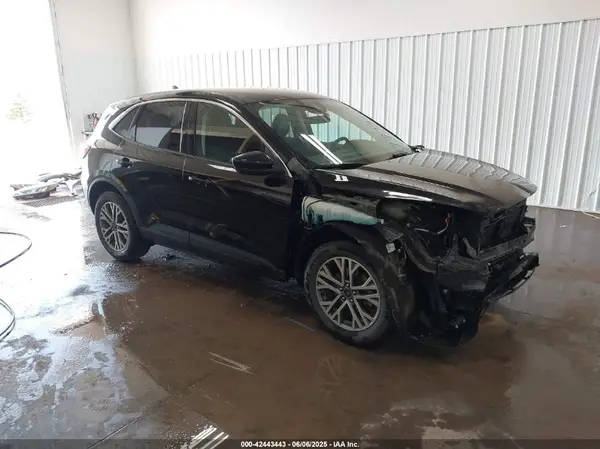 1FMCU9H68NUA22550 2022 FORD ESCAPE - Image 1