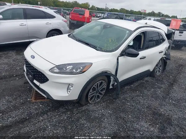 1FMCU9H69LUB32391 2020 FORD ESCAPE - Image 2