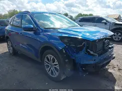 1FMCU9H69NUB88754 2022 FORD ESCAPE