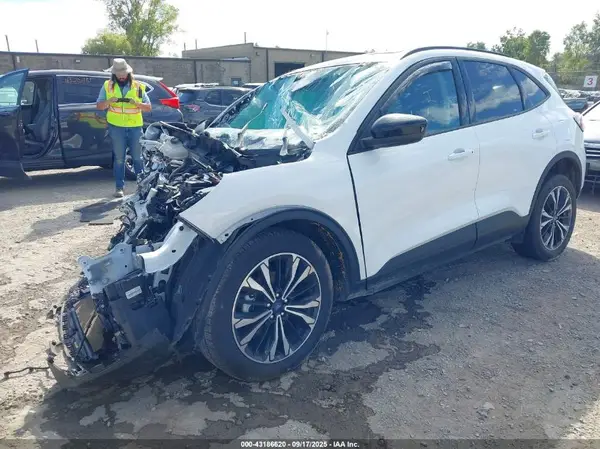1FMCU9H90NUA80372 2022 FORD ESCAPE - Image 2