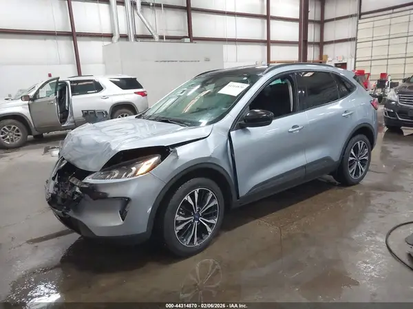 1FMCU9H90NUB60495 2022 FORD ESCAPE - Image 2