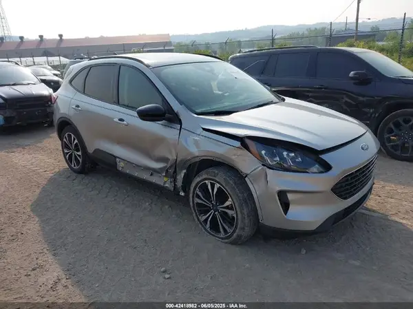 1FMCU9H93NUA28380 2022 FORD ESCAPE - Image 1