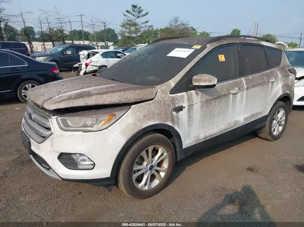 1FMCU9H99JUC41313 2018 FORD ESCAPE - Image 2