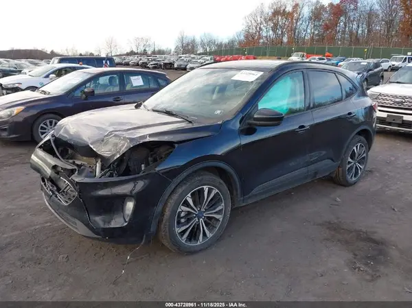 1FMCU9H9XNUB67602 2022 FORD ESCAPE - Image 2