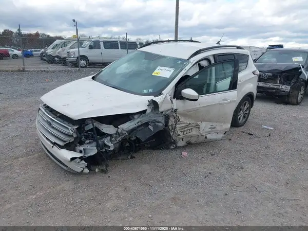 1FMCU9HD0JUC26266 2018 FORD ESCAPE - Image 2