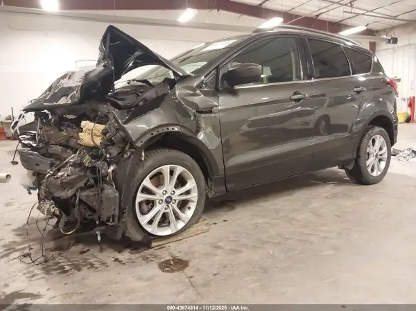 1FMCU9HD0KUA65600 2019 FORD ESCAPE - Image 2