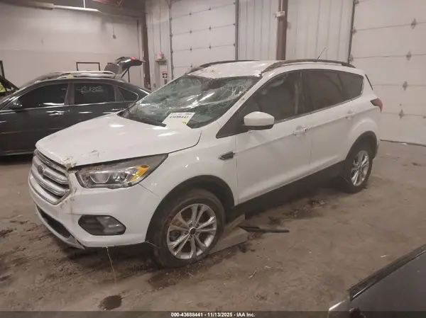 1FMCU9HD1KUB99998 2019 FORD ESCAPE - Image 2