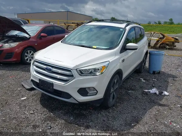 1FMCU9HD2JUA13240 2018 FORD ESCAPE - Image 2