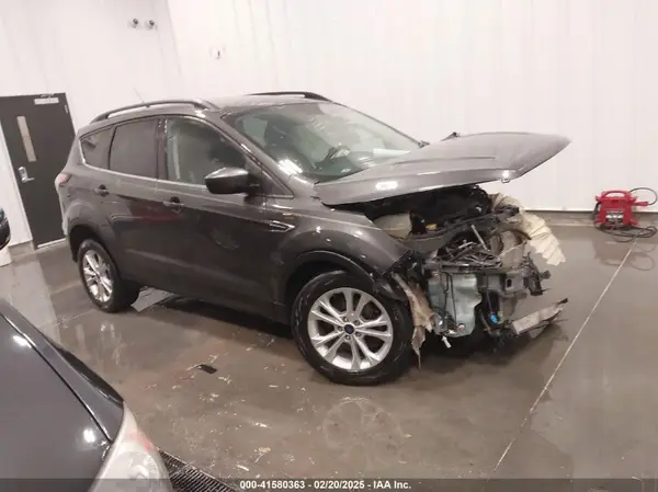 1FMCU9HD2JUC59592 2018 FORD ESCAPE - Image 1
