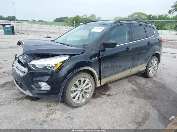 1FMCU9HD2KUB18605 2019 FORD ESCAPE - Image 2