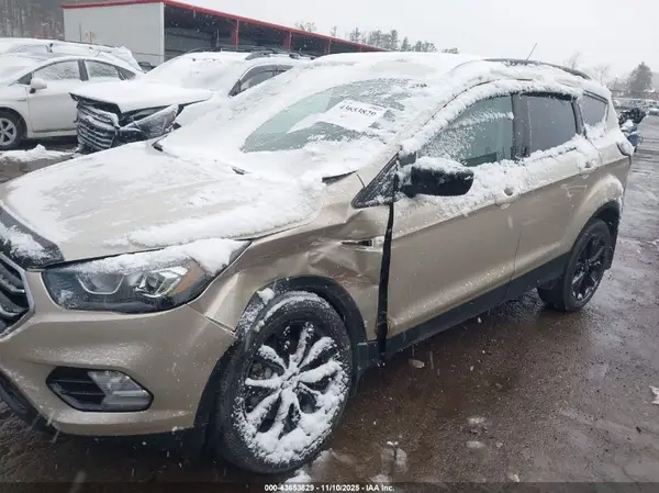 1FMCU9HD3JUD48667 2018 FORD ESCAPE - Image 2