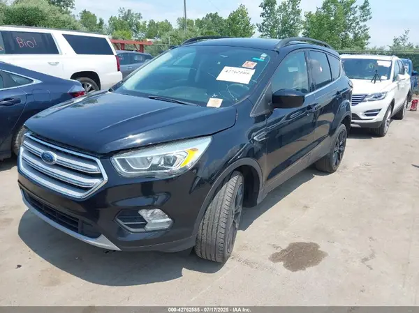 1FMCU9HD4JUB30852 2018 FORD ESCAPE - Image 2