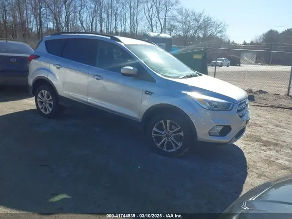 1FMCU9HD5KUC19024 2019 FORD ESCAPE - Image 1