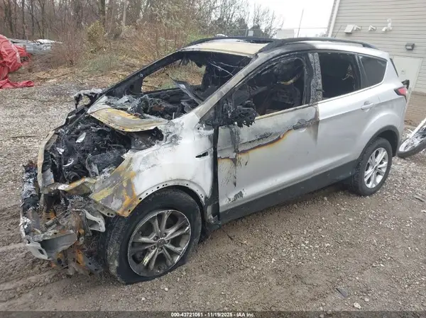 1FMCU9HD7JUD16482 2018 FORD ESCAPE - Image 2