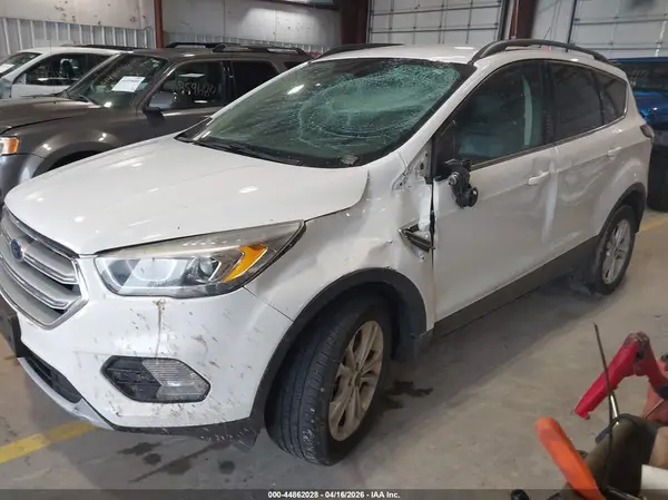 1FMCU9HD7JUD42175 2018 FORD ESCAPE - Image 2