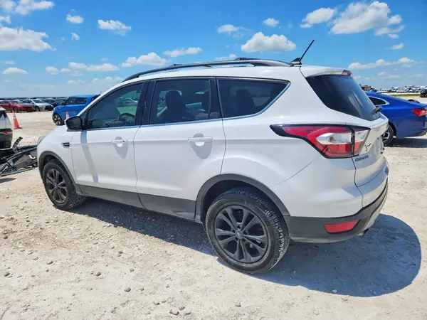 1FMCU9HD8JUA63513 2018 FORD ESCAPE - Image 2