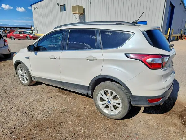 1FMCU9HD8JUA86421 2018 FORD ESCAPE - Image 2