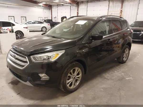 1FMCU9HD8JUA96527 2018 FORD ESCAPE - Image 2