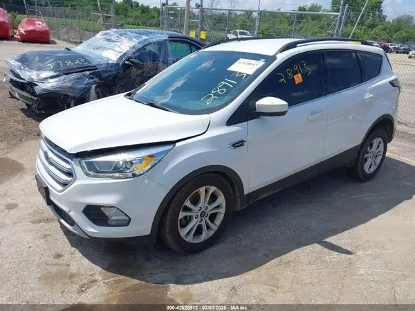 1FMCU9HD8JUB31146 2018 FORD ESCAPE - Image 2