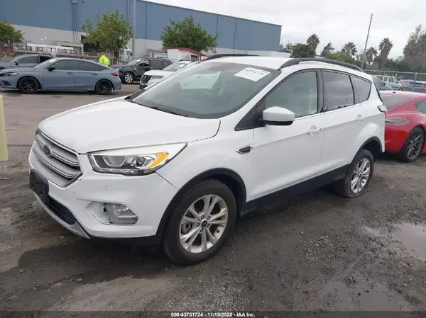 1FMCU9HD8JUB44625 2018 FORD ESCAPE - Image 2