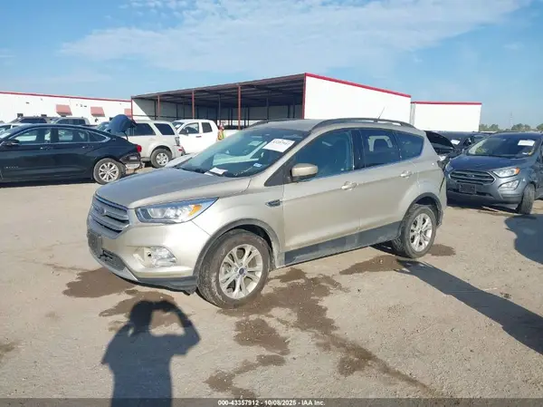 1FMCU9HD8JUB51560 2018 FORD ESCAPE - Image 2