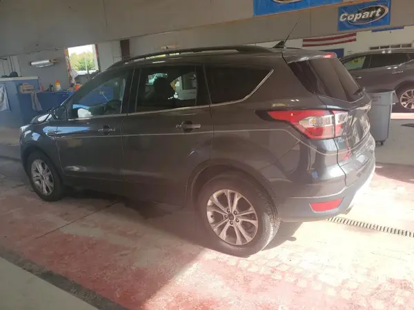 1FMCU9HD8JUB69718 2018 FORD ESCAPE - Image 2