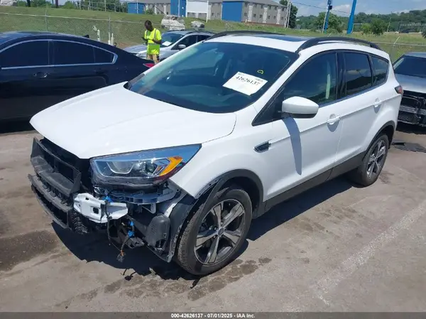 1FMCU9HD8JUC07237 2018 FORD ESCAPE - Image 2