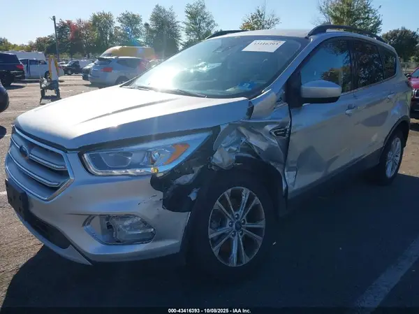 1FMCU9HD8JUC24734 2018 FORD ESCAPE - Image 2