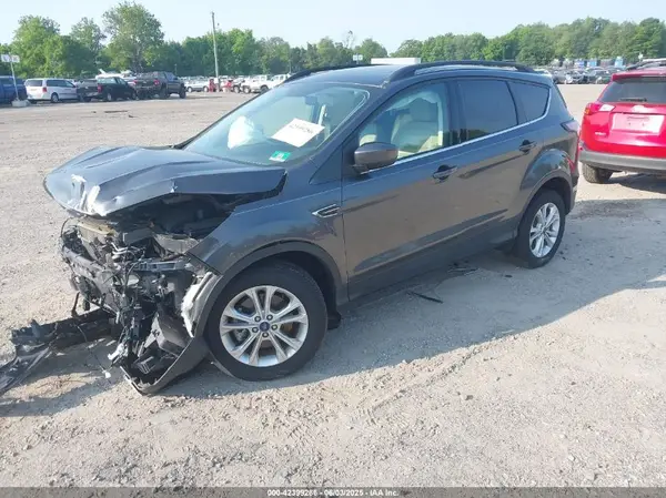 1FMCU9HD8JUD13445 2018 FORD ESCAPE - Image 2