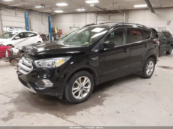 1FMCU9HD9JUB92750 2018 FORD ESCAPE - Image 2