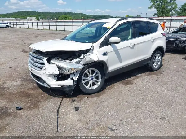 1FMCU9HDXJUB27678 2018 FORD ESCAPE - Image 2