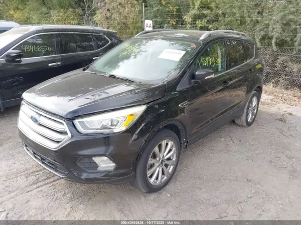 1FMCU9J90HUB07021 2017 FORD ESCAPE - Image 2