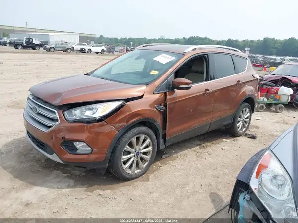 1FMCU9J90HUF10142 2017 FORD ESCAPE - Image 2
