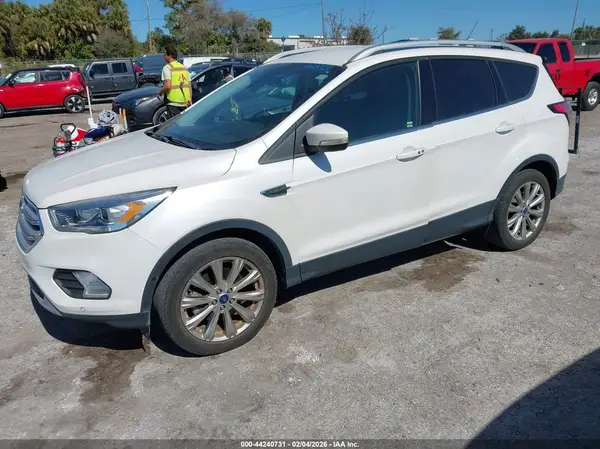 1FMCU9J90JUB97258 2018 FORD ESCAPE - Image 2