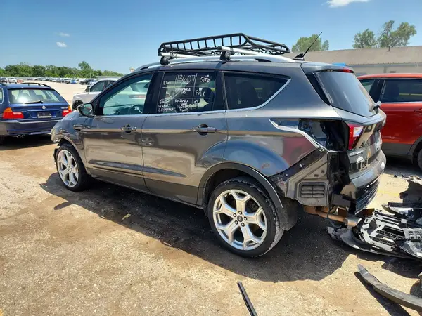 1FMCU9J90KUB11612 2019 FORD ESCAPE - Image 2