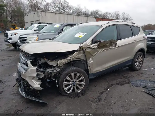 1FMCU9J92HUA07129 2017 FORD ESCAPE - Image 2