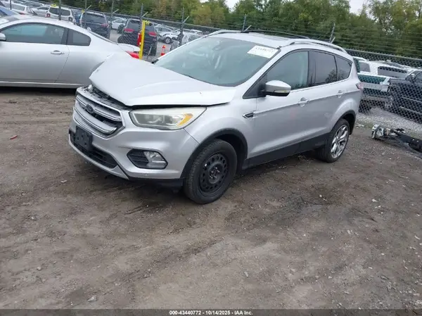 1FMCU9J92HUB75126 2017 FORD ESCAPE - Image 2