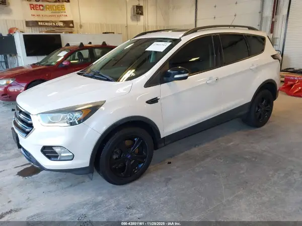 1FMCU9J92HUD33660 2017 FORD ESCAPE - Image 2