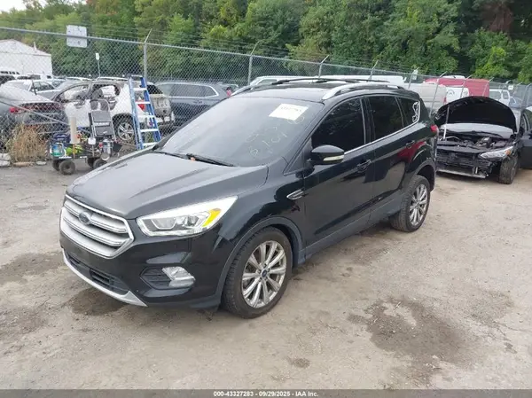 1FMCU9J92HUD86049 2017 FORD ESCAPE - Image 2