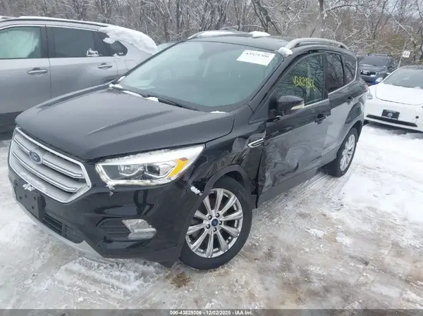 1FMCU9J92JUA31050 2018 FORD ESCAPE - Image 2