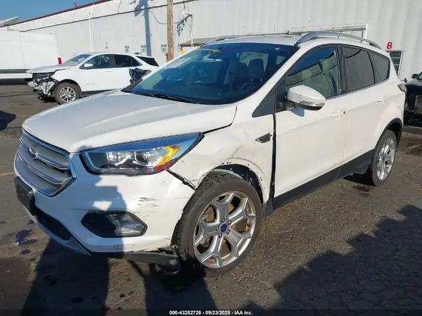 1FMCU9J92JUD05749 2018 FORD ESCAPE - Image 2