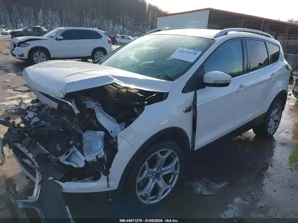 1FMCU9J93HUA37689 2017 FORD ESCAPE - Image 2