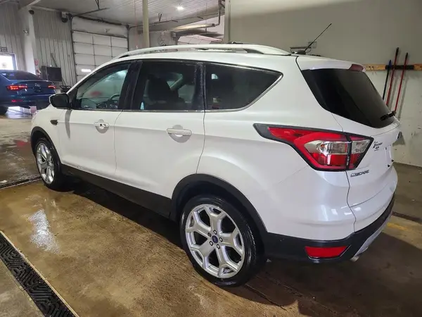 1FMCU9J93HUB22631 2017 FORD ESCAPE - Image 2
