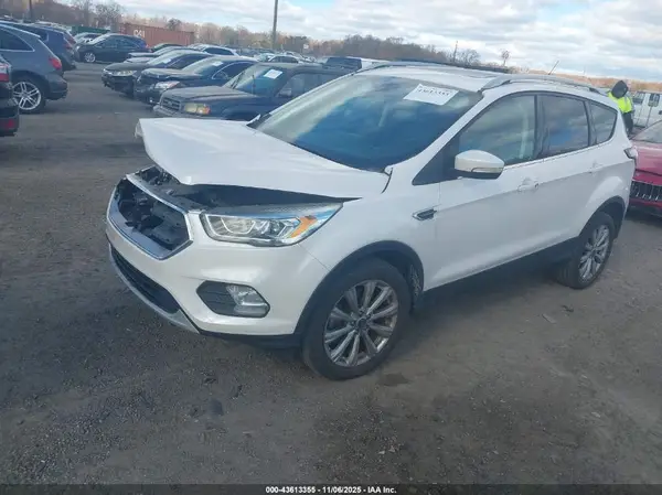 1FMCU9J93HUC93332 2017 FORD ESCAPE - Image 2